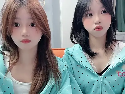 TwinXXbaby online show from April 18, 2026, 11:36 am