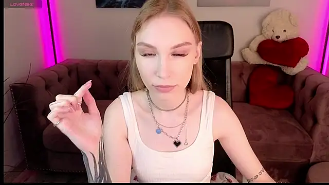 MilaDuales online show from April 19, 2026, 12:37 pm