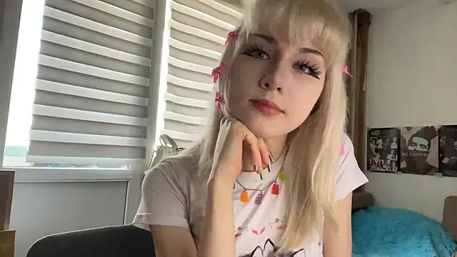 CuddlePopX online show from April 17, 2026, 11:35 am