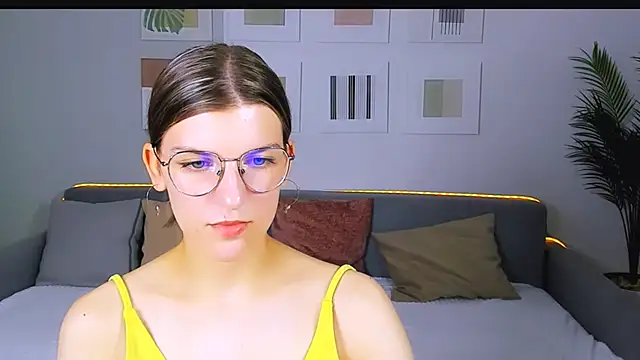 AnnaThorne online show from June 1, 2026, 8:27 am