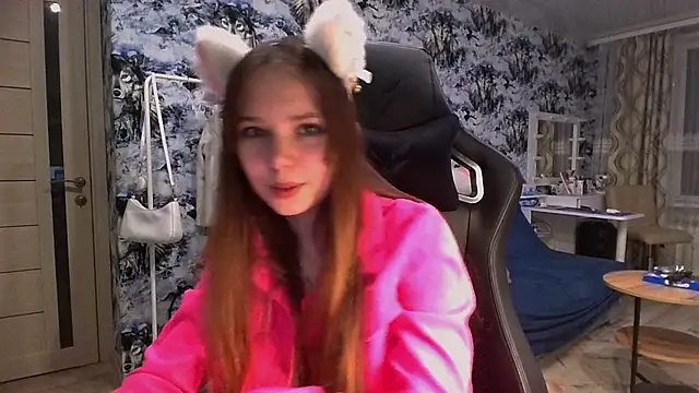 Snapshot of Princess_Mira chatting on June 30, 2026, 8:21 pm Princess Mira online show from June 30, 2026, 8:21 pm