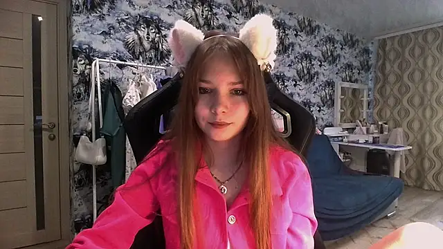 Snapshot of Princess_Mira chatting on July 4, 2026, 2:45 pm Princess Mira online show from July 4, 2026, 2:45 pm