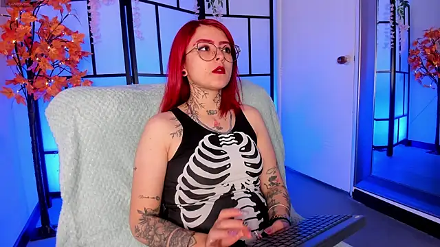 Snapshot of zara_rouxx_ chatting on June 1, 2026, 12:51 pm zara rouxx online show from June 1, 2026, 12:51 pm