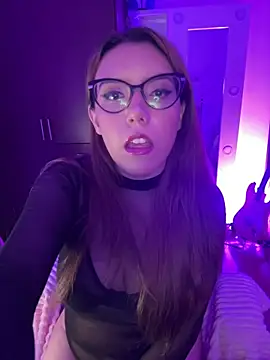 AliceMtz online show from June 11, 2026, 3:04 am