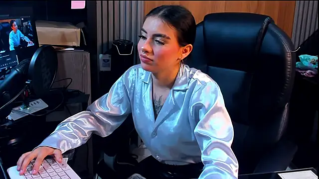 isabella hv online show from June 3, 2026, 8:03 pm