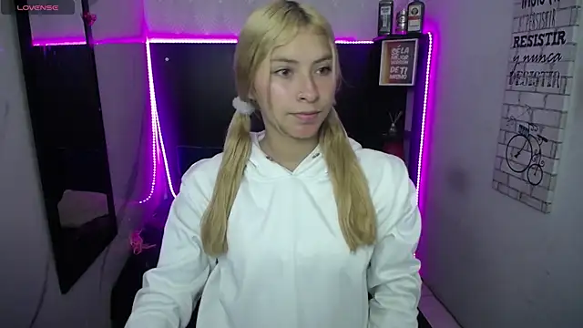 Snapshot of nancy_blonde chatting on July 14, 2026, 12:44 pm nancy blonde online show from July 14, 2026, 12:44 pm