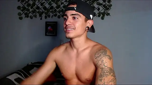 Kizameee  online show from April 18, 2026, 11:49 pm