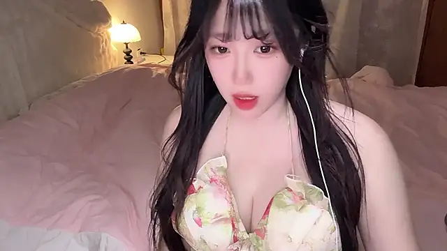 SweetButWildbaby online show from May 24, 2026, 3:17 pm