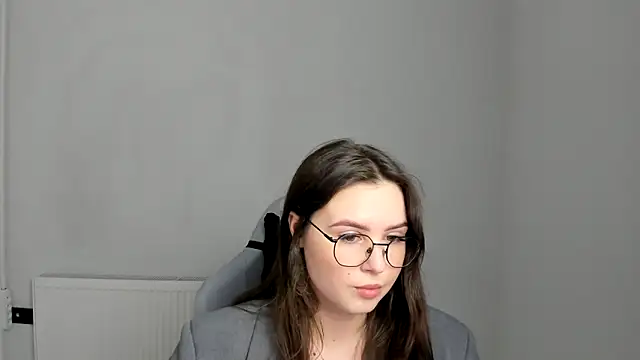 Regina cute  online show from May 13, 2026, 11:18 am