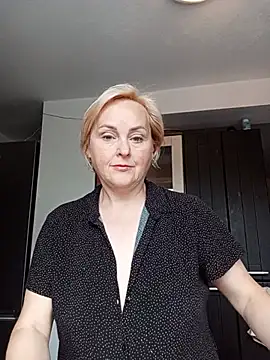 Snapshot of Svetlysvet chatting on July 6, 2026, 3:36 pm Svetlysvet online show from July 6, 2026, 3:36 pm