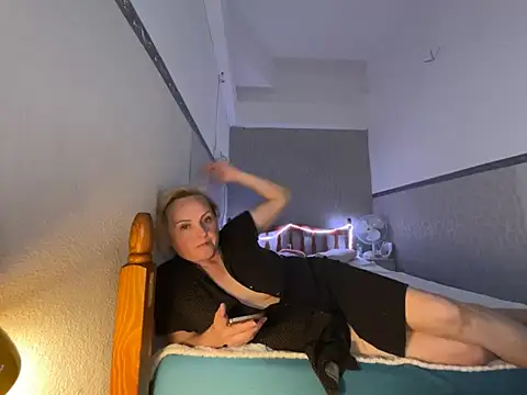 Snapshot of Svetlysvet chatting on July 15, 2026, 4:45 pm Svetlysvet online show from July 15, 2026, 4:45 pm
