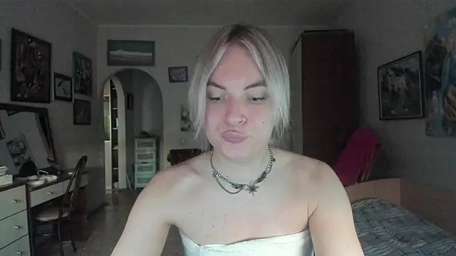 Snapshot of milliKira006 chatting on August 3, 2026, 4:22 pm milliKira006 online show from August 3, 2026, 4:22 pm