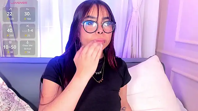 Little natty  online show from May 22, 2026, 6:13 pm