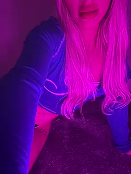 Hisnaughtylilthing online show from April 22, 2026, 6:09 pm