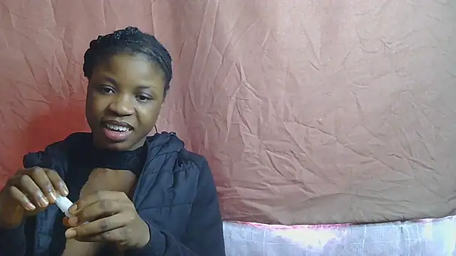 julianaa19 online show from May 17, 2026, 2:24 pm