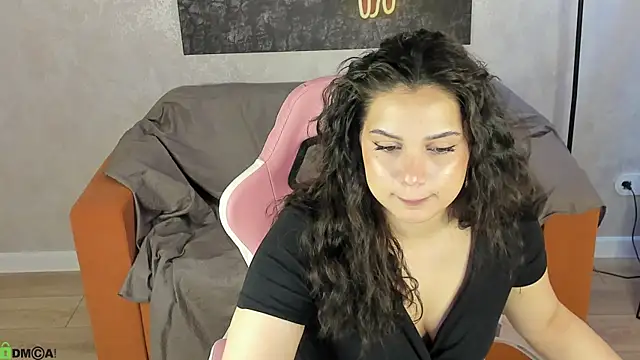 Vivien Ross online show from May 12, 2026, 1:14 am