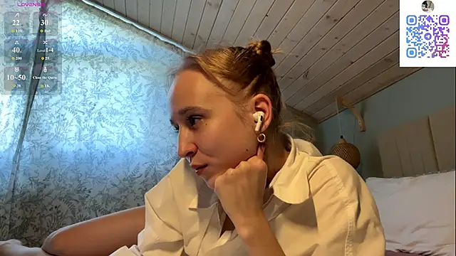 Snapshot of oliviakiiss chatting on April 27, 2026, 2:15 pm oliviakiiss online show from April 27, 2026, 2:15 pm