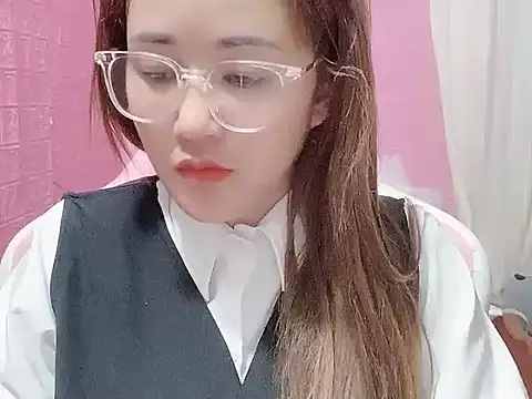 OanhOanh335 online show from April 20, 2026, 11:13 am