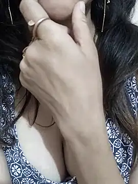 lovelyrosewifey online show from April 24, 2026, 1:13 pm