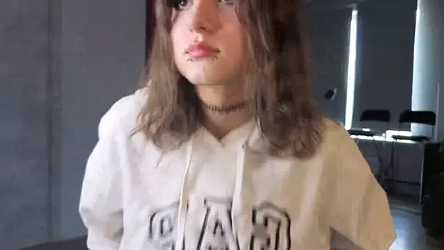 lovergirl4me online show from June 1, 2026, 11:34 am
