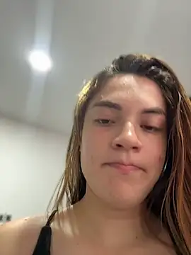 Snapshot of _EmmaDavis_ chatting on May 20, 2026, 4:24 pm EmmaDavis online show from May 20, 2026, 4:24 pm