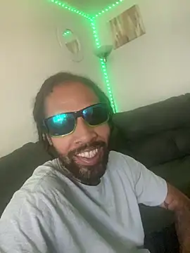 hughhefner10000 online show from April 20, 2026, 9:27 pm