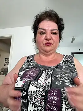 curvymilfmicha online show from June 27, 2026, 3:50 pm