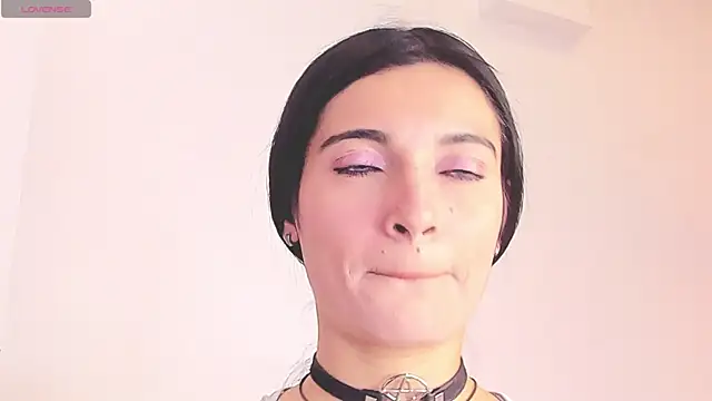 MilaWhitte online show from July 16, 2026, 4:24 pm