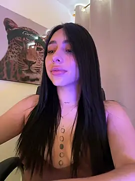 IsabellaNoir  online show from July 15, 2026, 4:45 pm