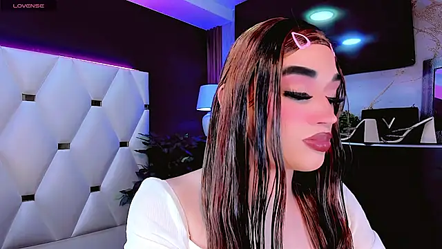 Snapshot of Camila_Vasquezz1 chatting on June 16, 2026, 11:02 am Camila Vasquezz1 online show from June 16, 2026, 11:02 am