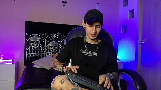 Vergil Noir  online show from June 4, 2026, 4:07 am