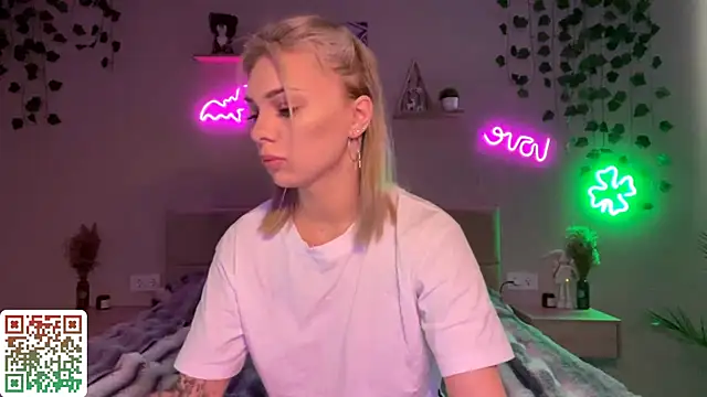 CandyRass online show from May 10, 2026, 6:18 am