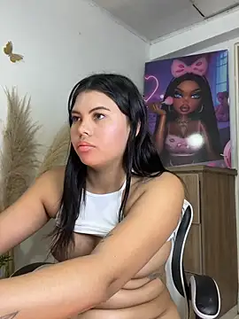 Mia isabella   online show from April 30, 2026, 8:57 pm