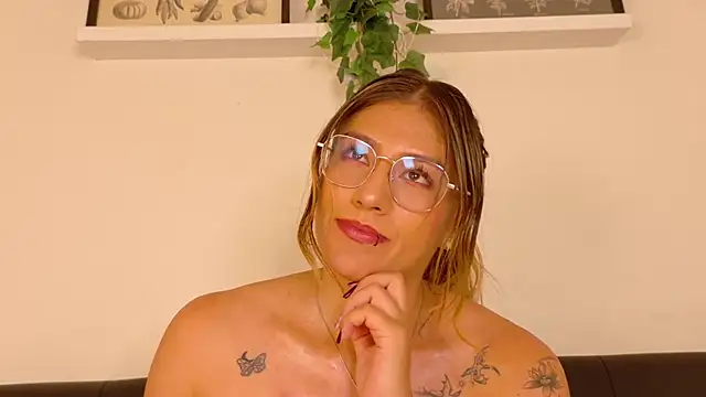 LiaaMoretti   online show from July 23, 2026, 2:53 am