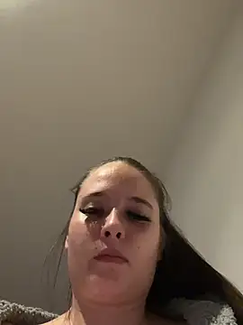 Snapshot of Poppylooloo chatting on April 23, 2026, 8:00 pm Poppylooloo online show from April 23, 2026, 8:00 pm