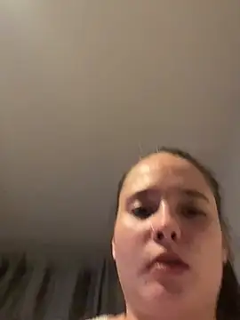 Snapshot of Poppylooloo chatting on April 24, 2026, 8:00 pm Poppylooloo online show from April 24, 2026, 8:00 pm