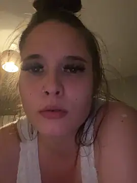 Snapshot of Poppylooloo chatting on May 14, 2026, 8:04 pm Poppylooloo online show from May 14, 2026, 8:04 pm