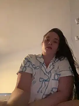 Snapshot of Poppylooloo chatting on May 26, 2026, 8:05 pm Poppylooloo online show from May 26, 2026, 8:05 pm