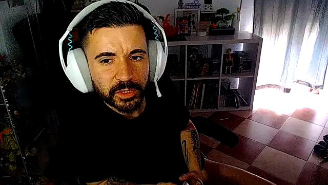 chiquitoconsecreto online show from April 24, 2026, 7:33 am