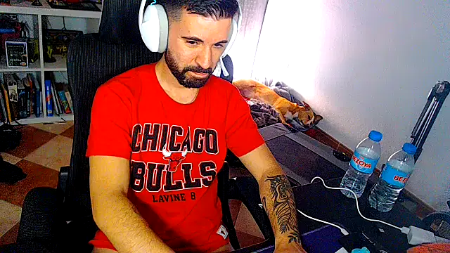 chiquitoconsecreto online show from April 27, 2026, 2:04 pm