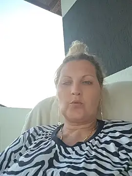 Divineblond online show from May 31, 2026, 6:04 pm