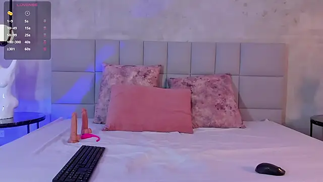 Sophy evans01 online show from May 15, 2026, 12:01 pm