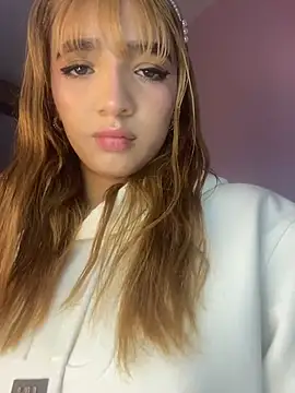 SamaanthaMiller online show from May 16, 2026, 7:56 pm