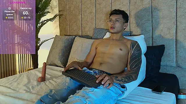 Snapshot of Alan_Salazar chatting on June 5, 2026, 12:06 am Alan Salazar online show from June 5, 2026, 12:06 am