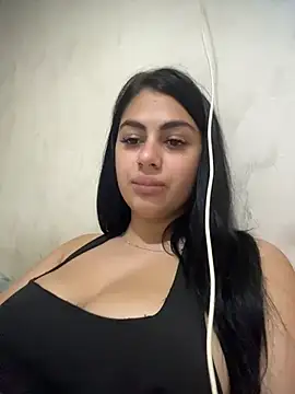 LilyLovell online show from May 28, 2026, 7:33 pm
