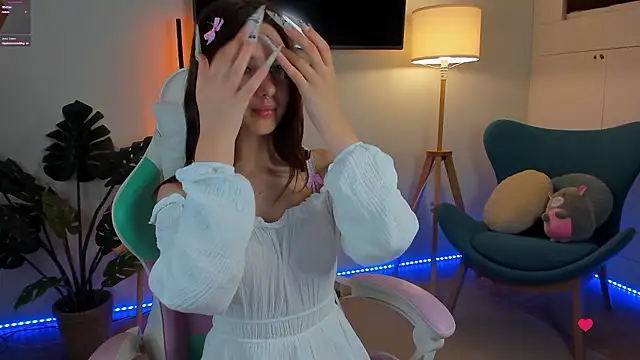 Kira Moonnn online show from July 3, 2026, 2:12 pm