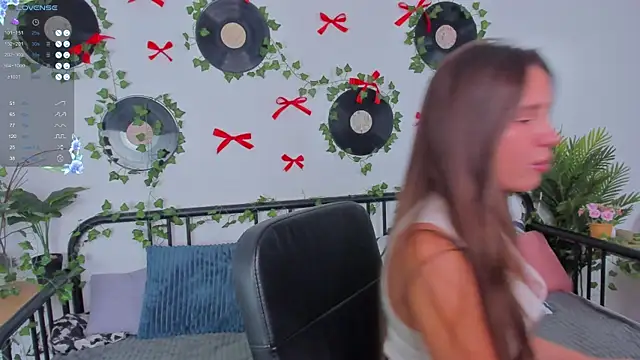 NicoleWells22 online show from June 7, 2026, 4:27 am