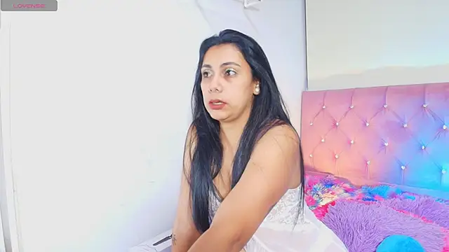 Snapshot of Nyra_Queen chatting on May 9, 2026, 11:04 am Nyra Queen online show from May 9, 2026, 11:04 am