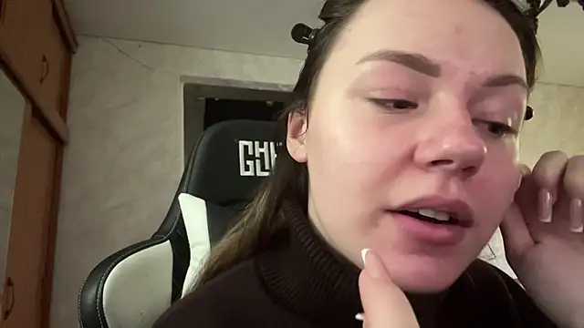 LeslySerna online show from April 24, 2026, 9:01 am