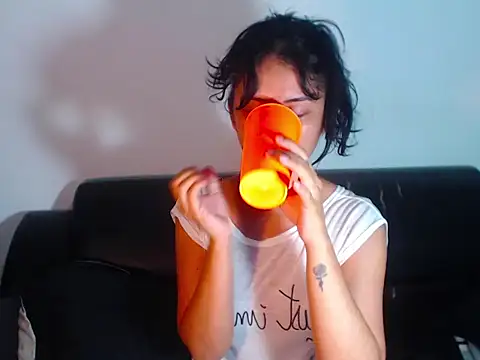BellaLuxxs online show from June 12, 2026, 11:46 pm